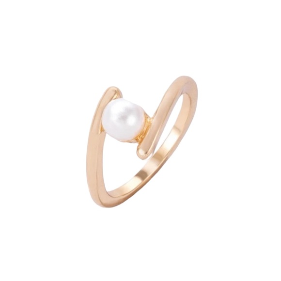 Pearl and Gold Modern Style Minimalist Ring - Picture 1 of 4